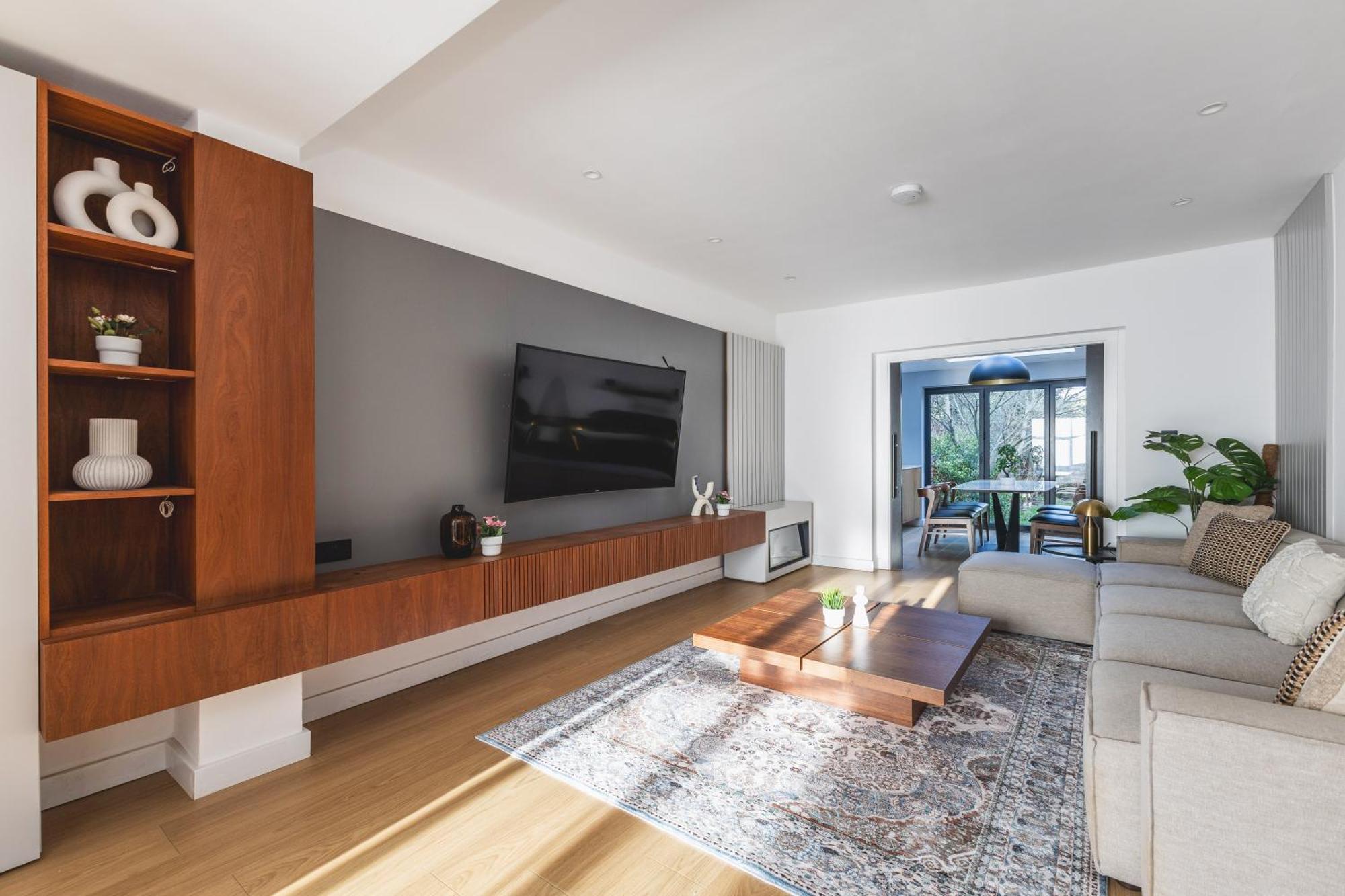 Upscale House In Acton East Londres