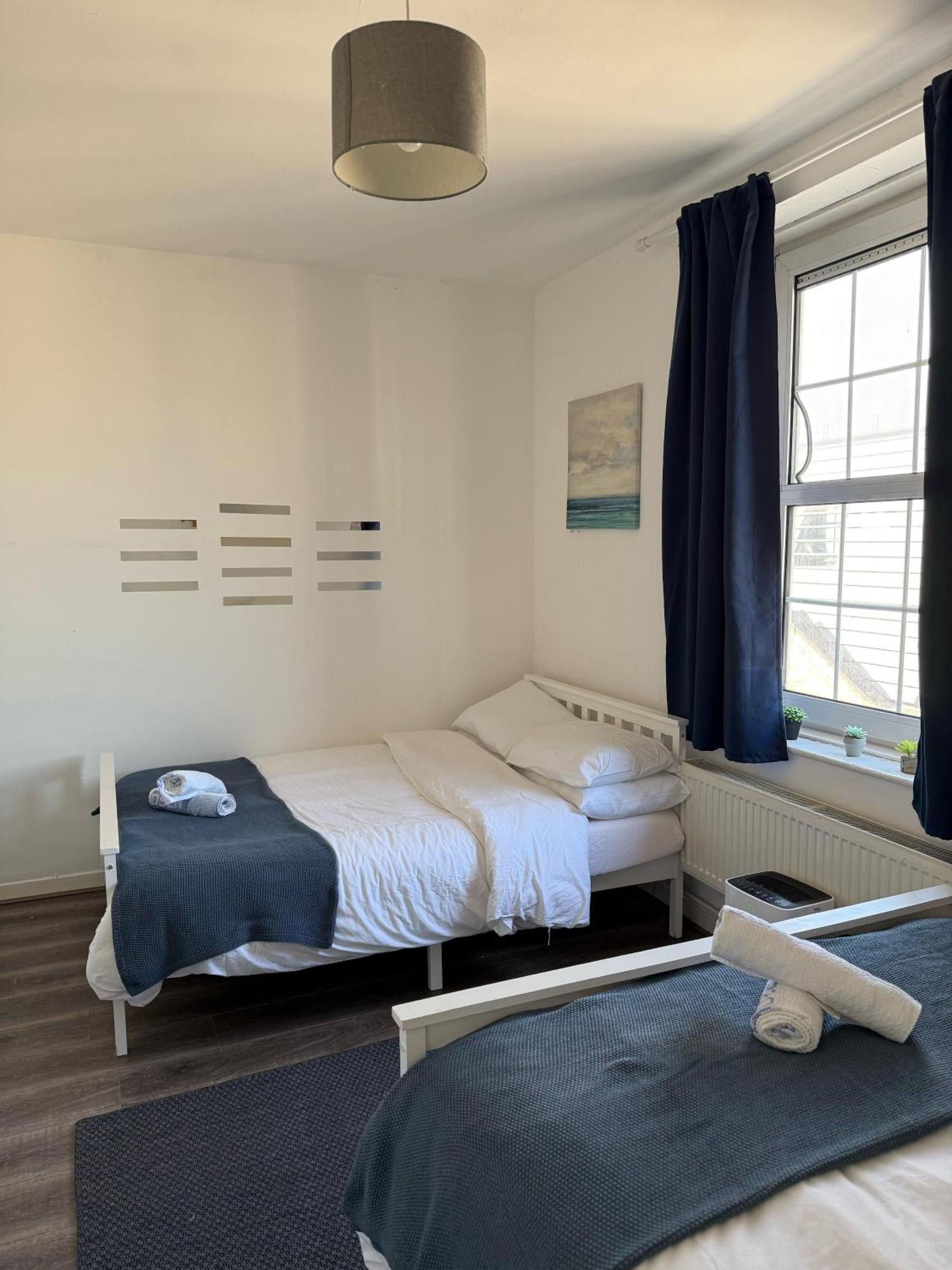 Modern Flat Overlooking Shoreditch * Londres