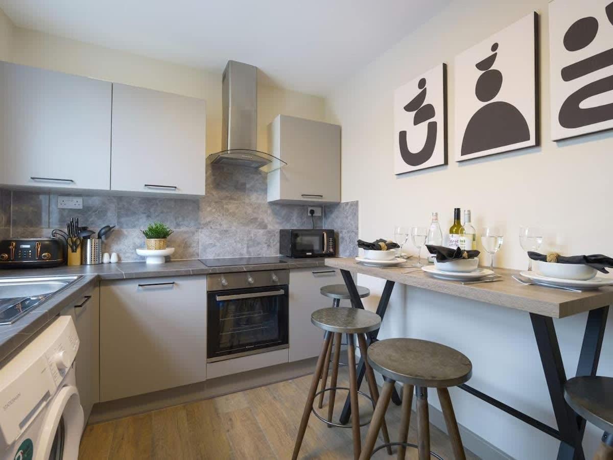 Appartement King-smart Tv-full Kitchen-5mins To Transport-desk *