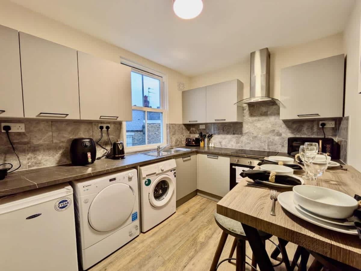 Appartement King-smart Tv-full Kitchen-5mins To Transport-desk *