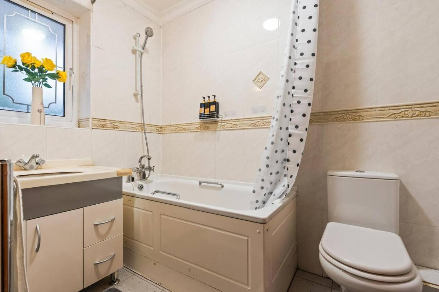 Exquisite 1br - Free Parking Only 5-mins Walk To Clapham Junction Station Appartement