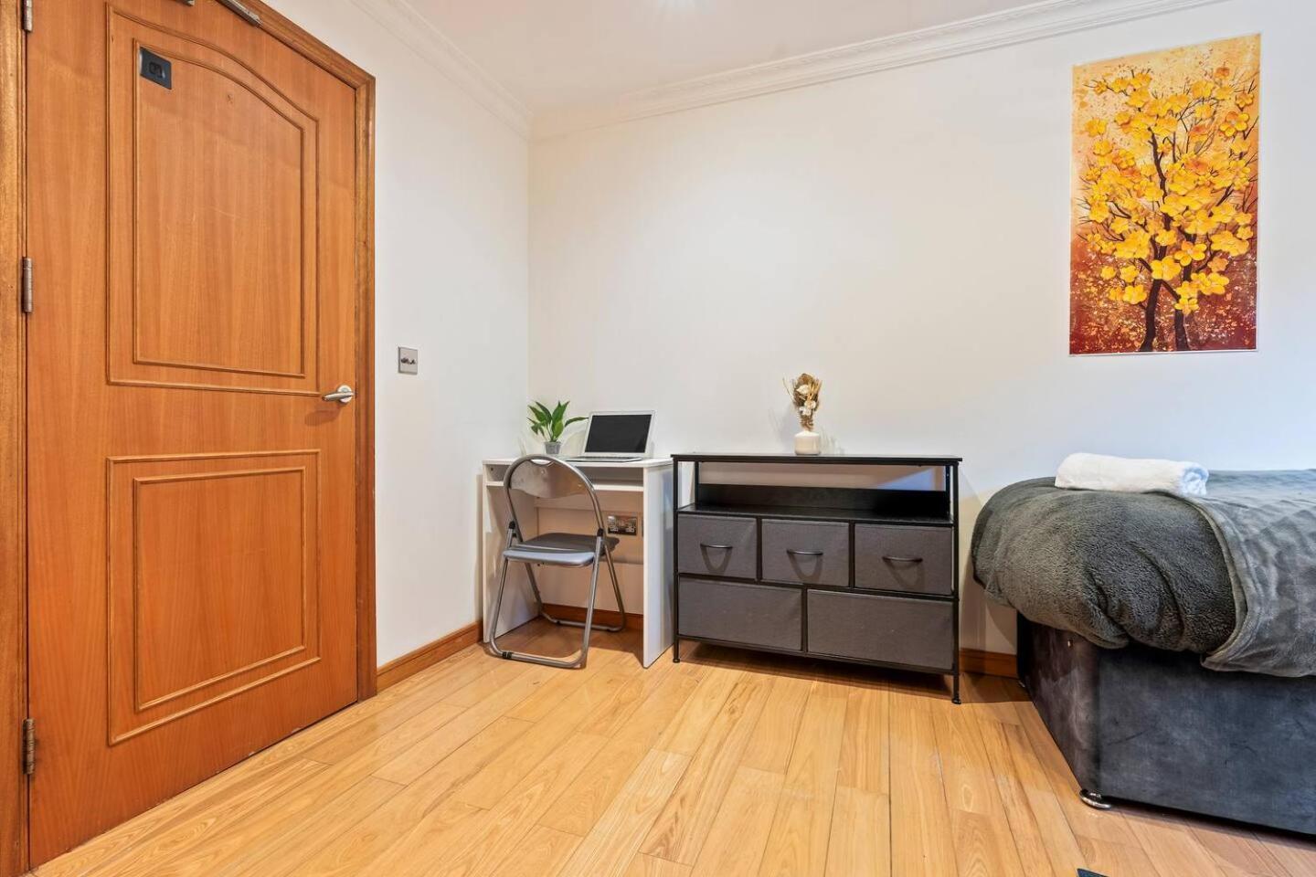 Exquisite 1br - Free Parking Only 5-mins Walk To Clapham Junction Station Londres