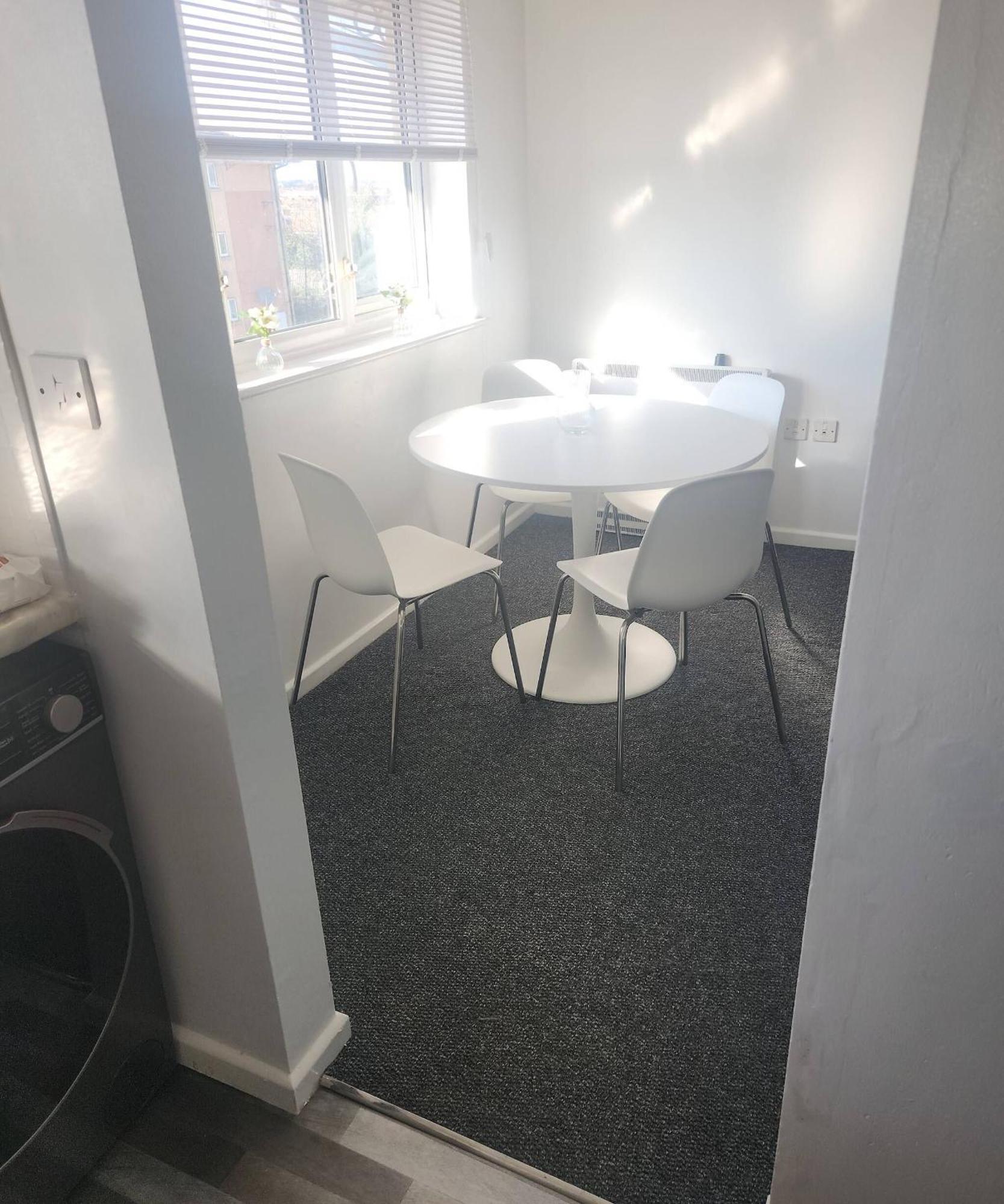 Appartement Serene Retreat - 2 Bedroom Flat For Rent *
