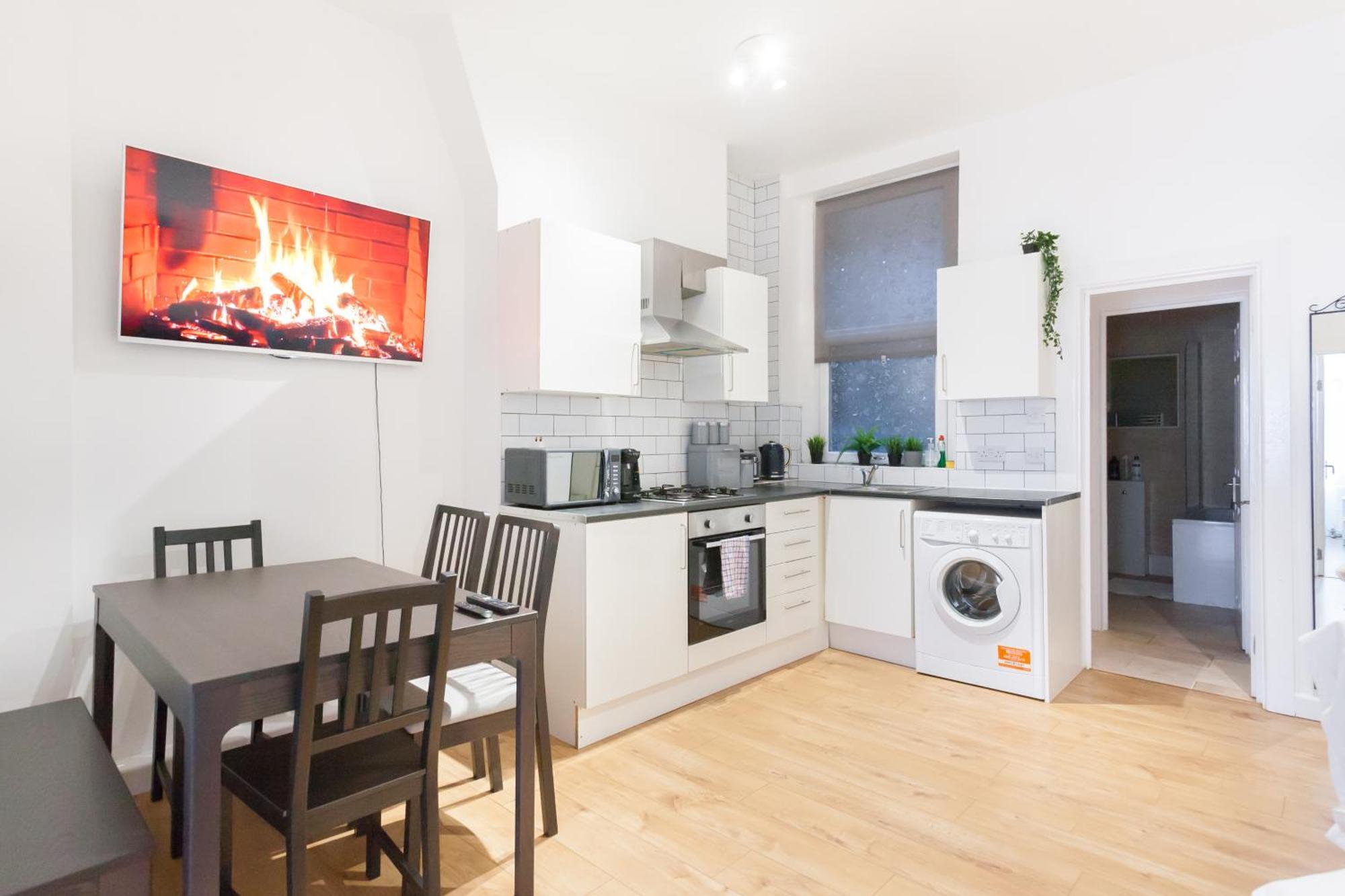 Brilliant 2 Bedrooms Flat Next To The Station London