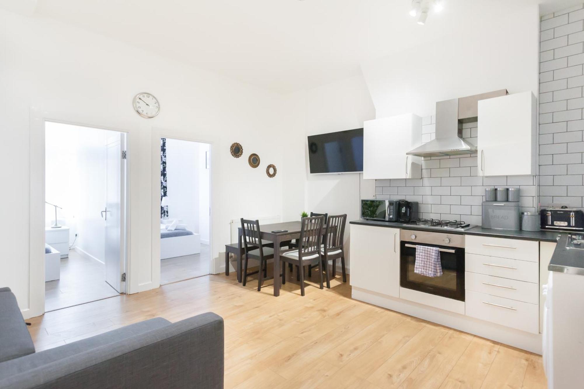 Brilliant 2 Bedrooms Flat Next To The Station * London