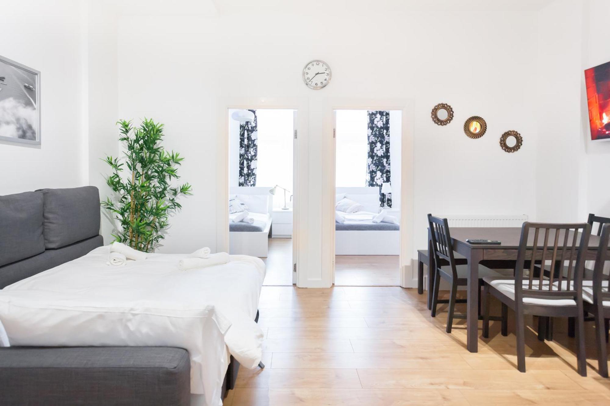 Brilliant 2 Bedrooms Flat Next To The Station
