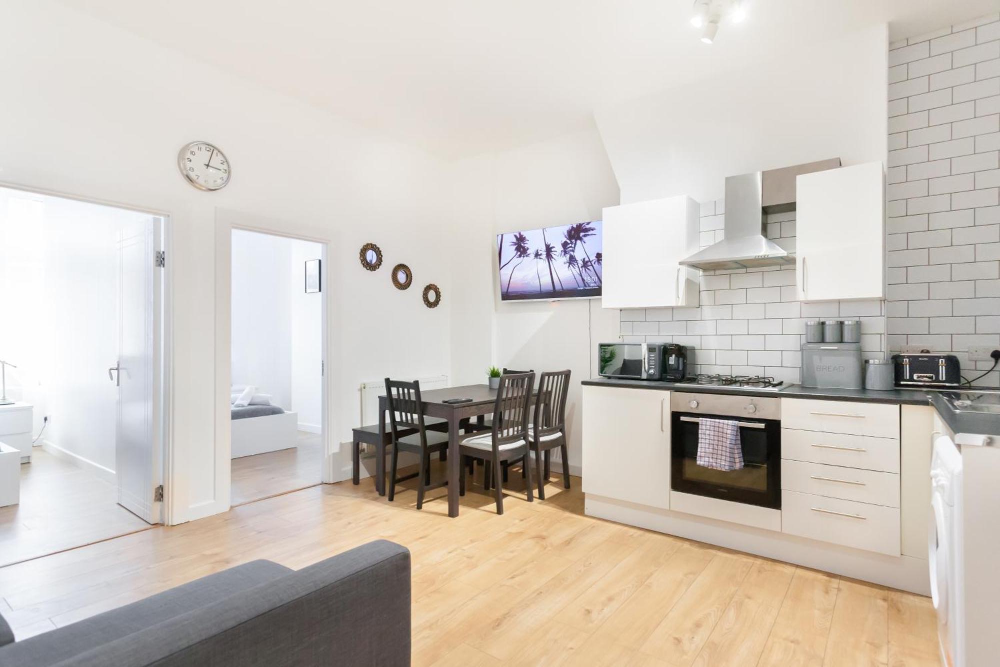 Apartment Brilliant 2 Bedrooms Flat Next To The Station *