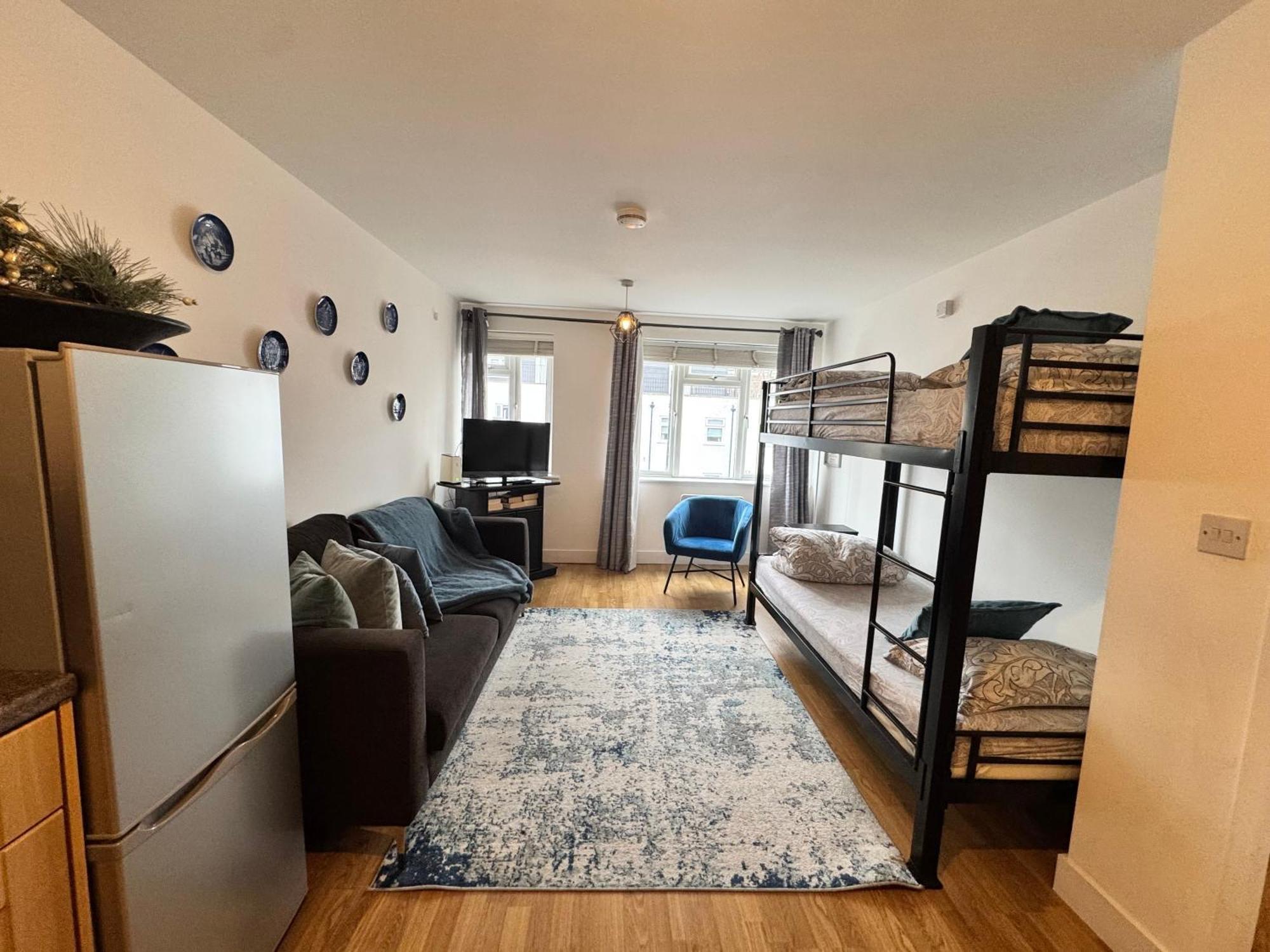 1 Stop To Bridge Appartement Londen