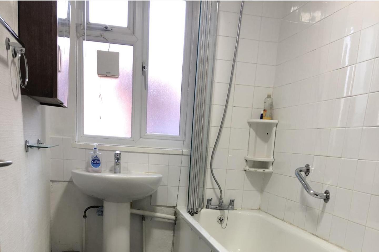 Apartamento Lovely One-bed To Rent In