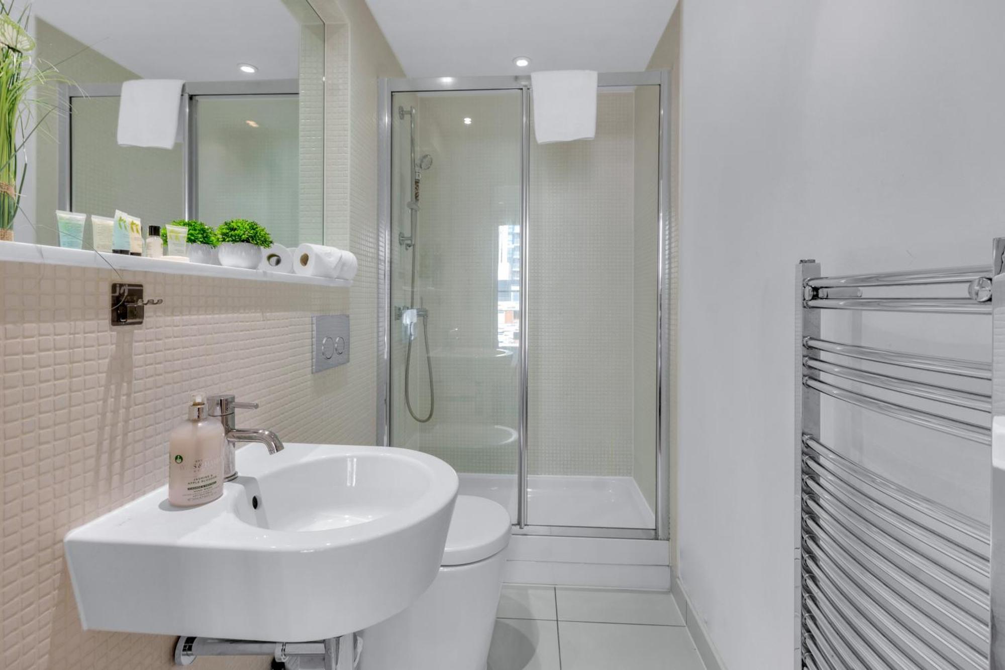 Mysquare Two Bedroom Serviced In Indescon Square Appartement *