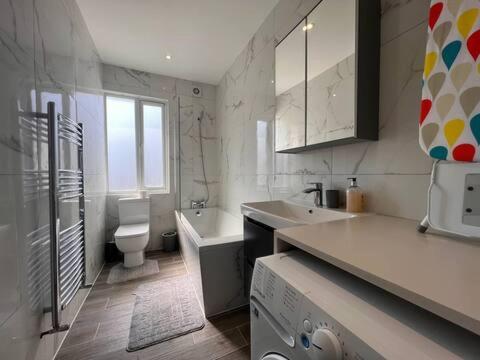 Star Finchley Road 3-bed Escape With Garden *