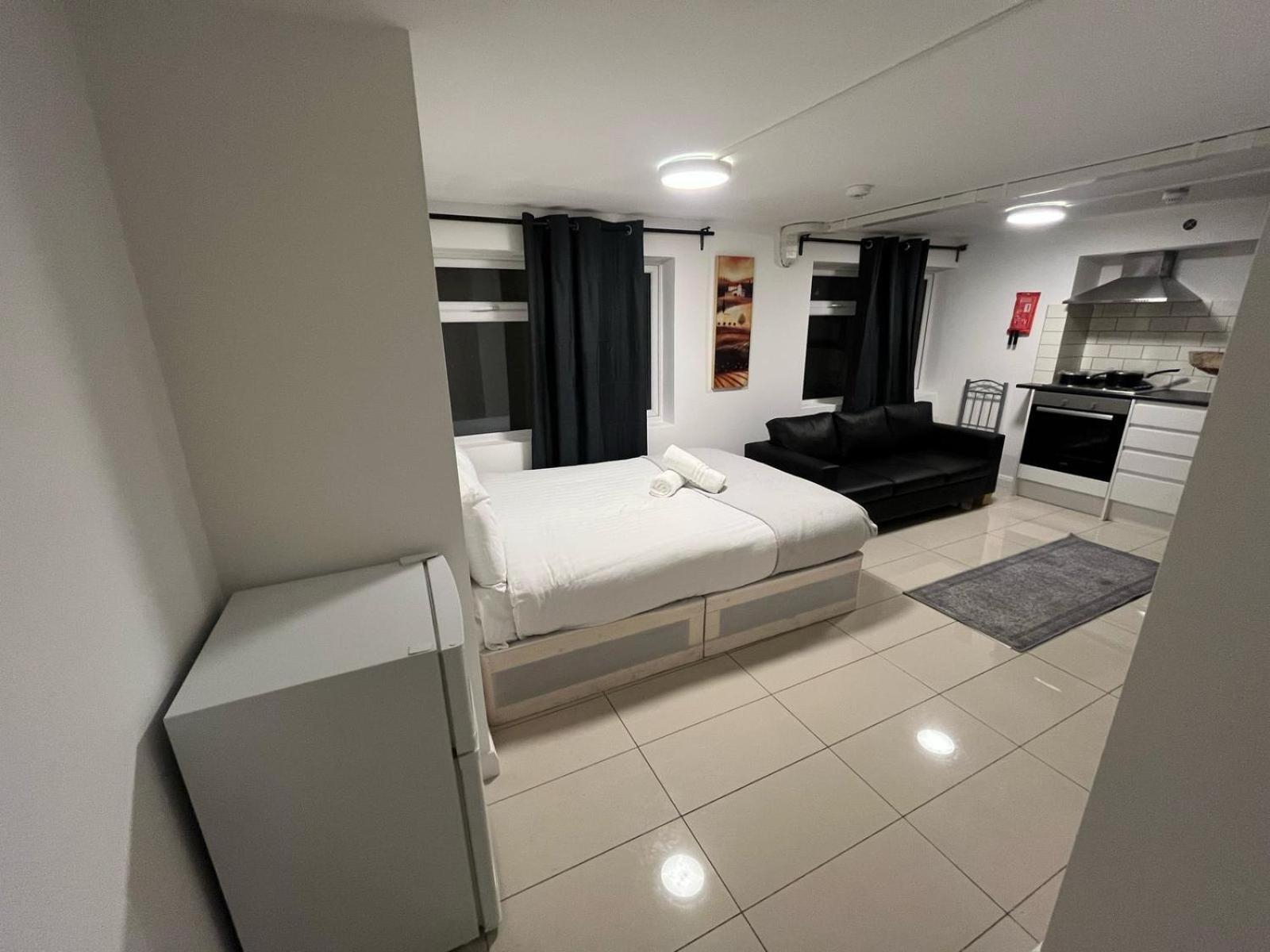Modern Queenspark Appartement Londres