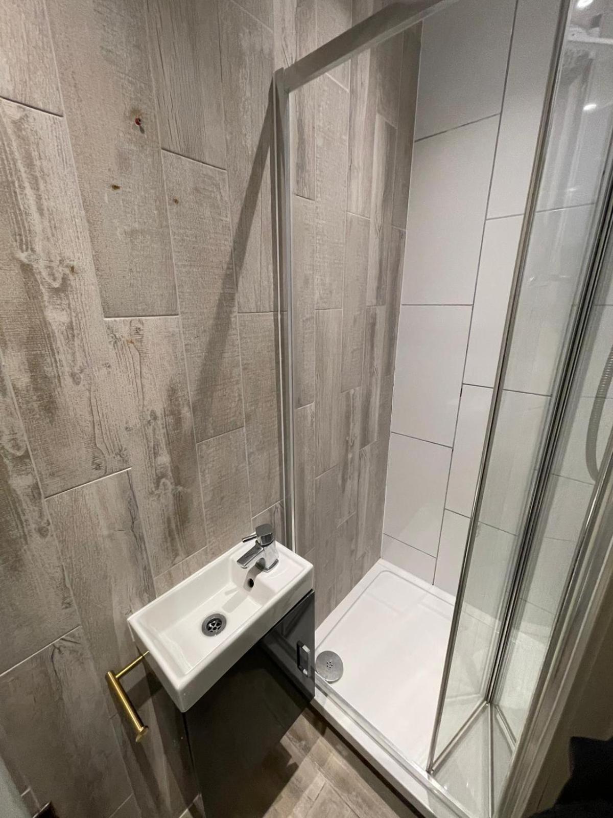 Pensión Letzi Private En-suite Near Wembley