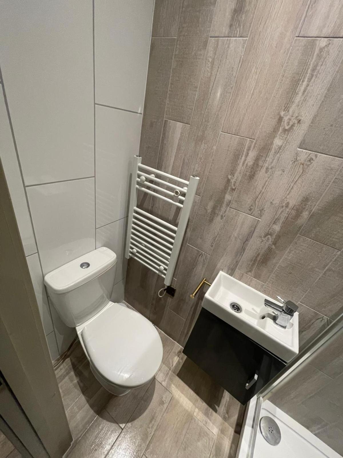 Pensión Letzi Private En-suite Near Wembley *