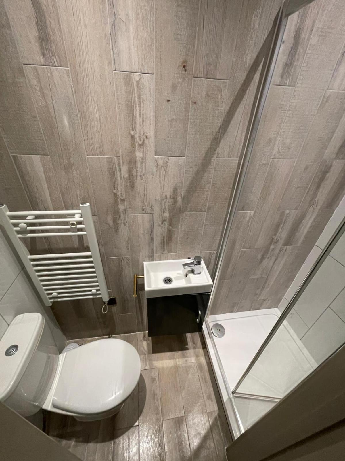 Letzi Private En-suite Near Wembley Pensión Londres