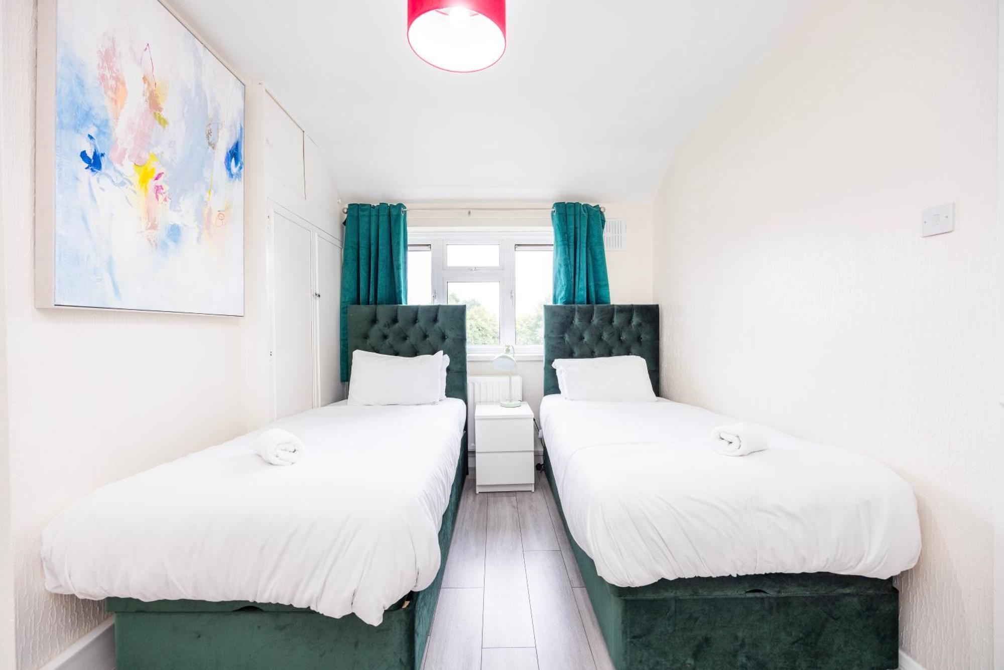 Garland Modern Close To Station 3 Bedroom Londres