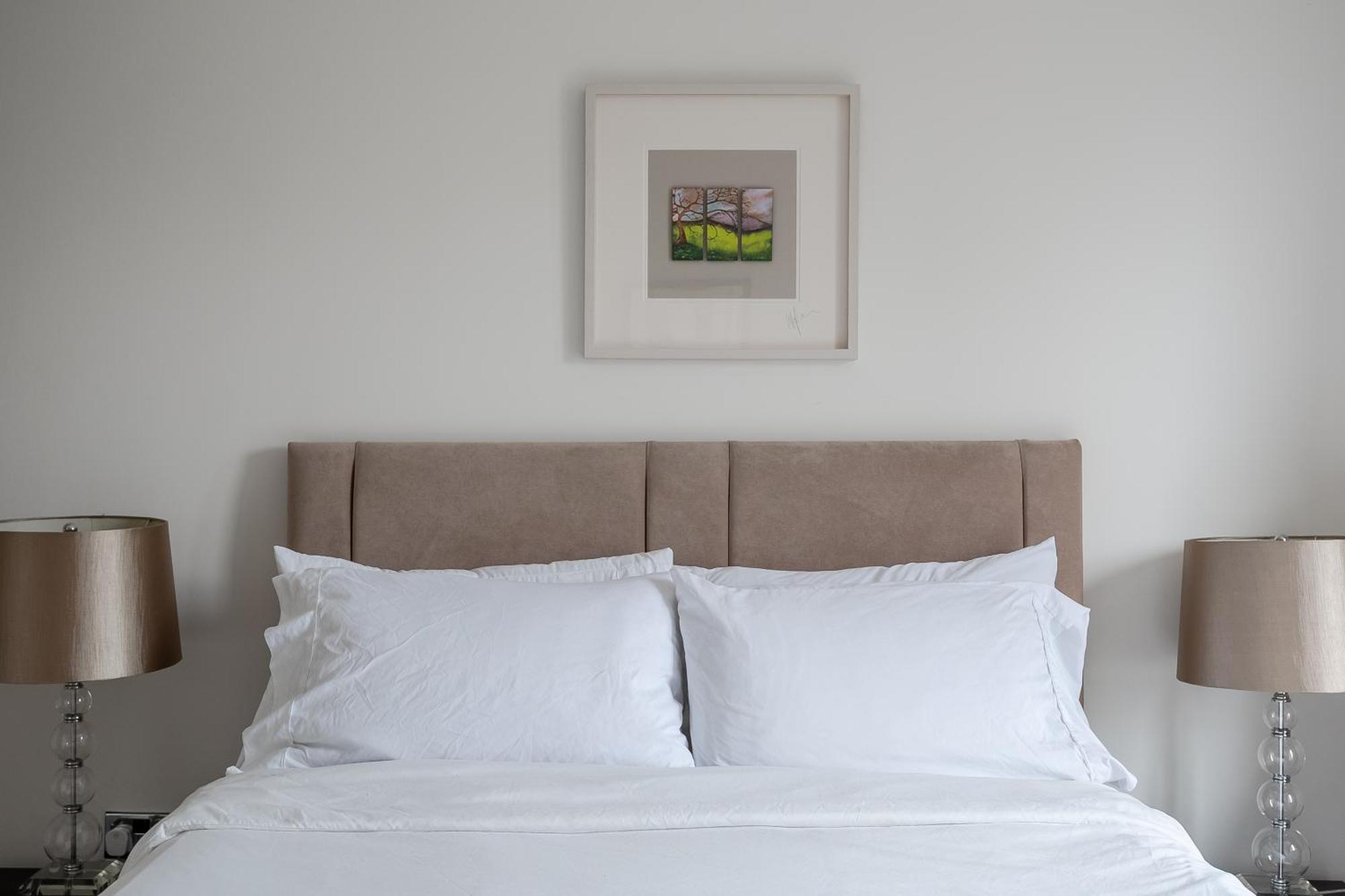 Appartement Modern, Stylishly Furnished Apartment, With Wrap Around Balcony In Notting Hill *