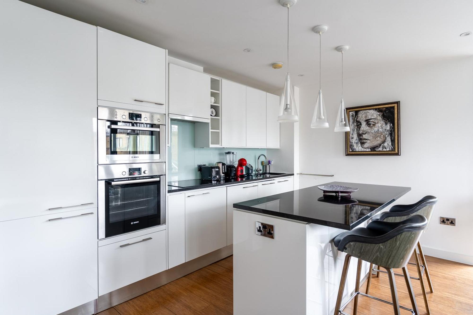Appartement Modern, Stylishly Furnished Apartment, With Wrap Around Balcony In Notting Hill *