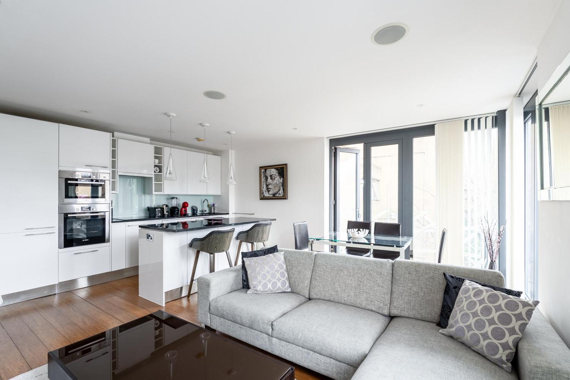 Appartement Modern, Stylishly Furnished Apartment, With Wrap Around Balcony In Notting Hill *