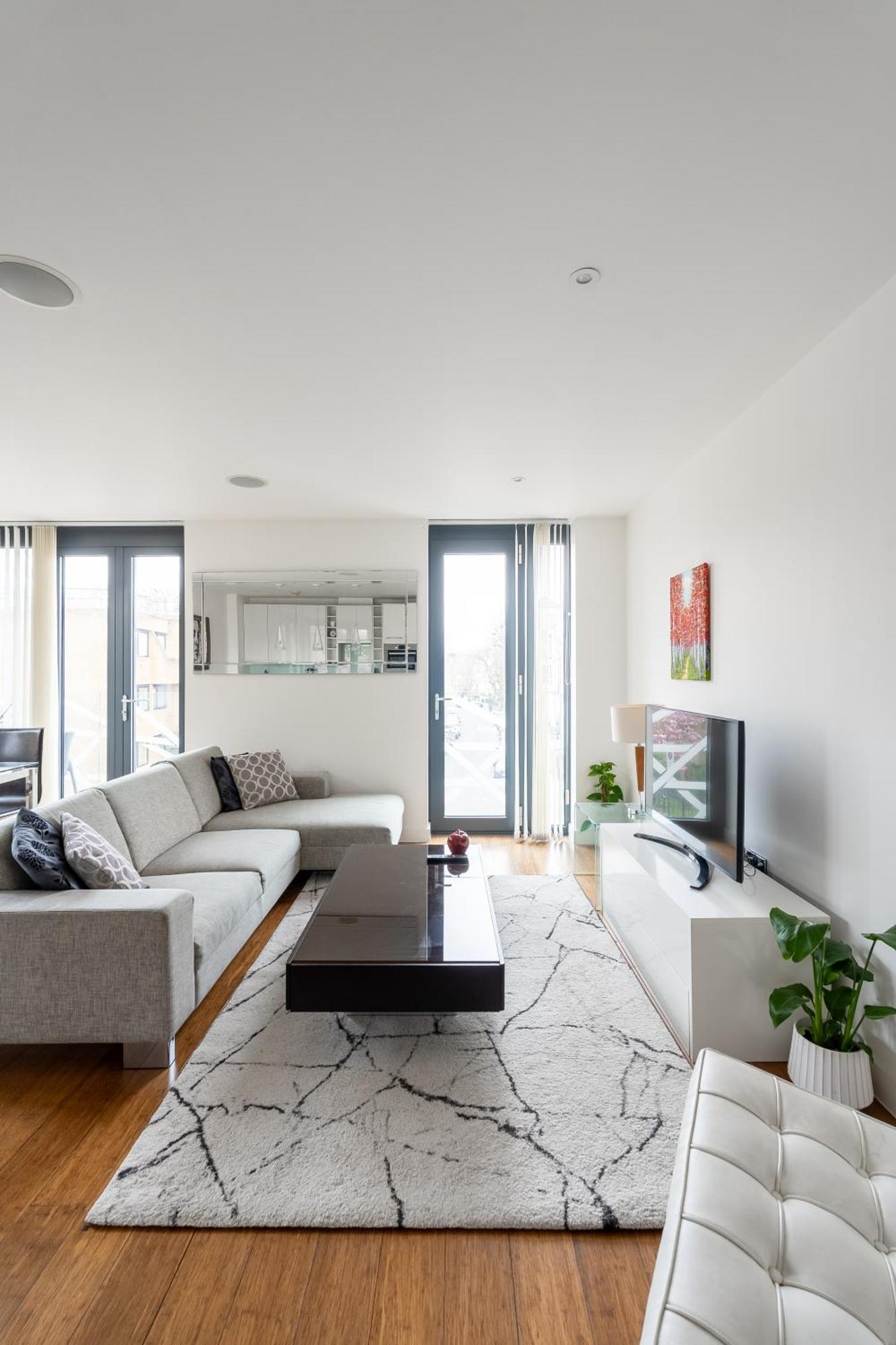 Appartement Modern, Stylishly Furnished Apartment, With Wrap Around Balcony In Notting Hill *