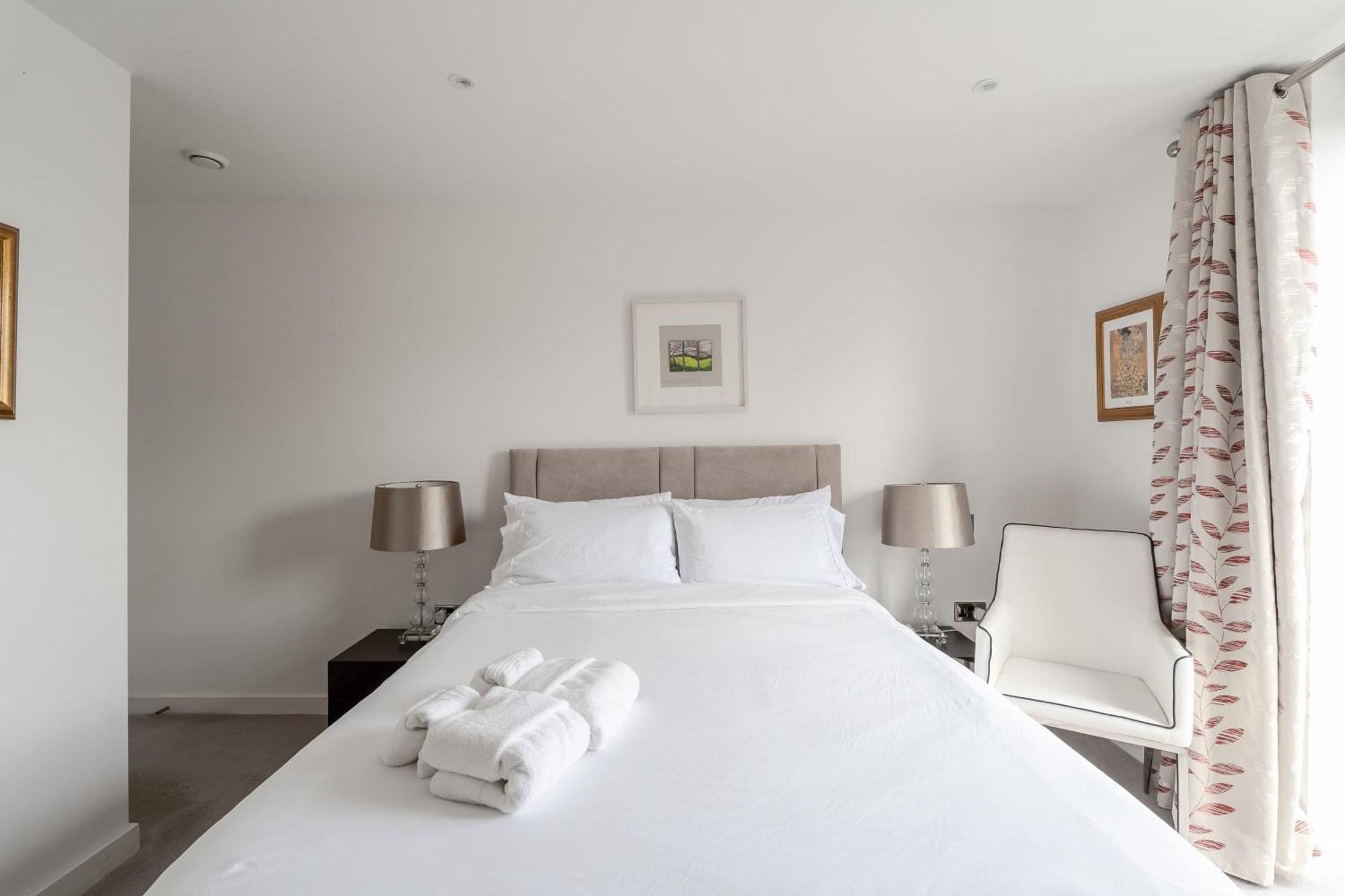 Appartement Modern, Stylishly Furnished Apartment, With Wrap Around Balcony In Notting Hill