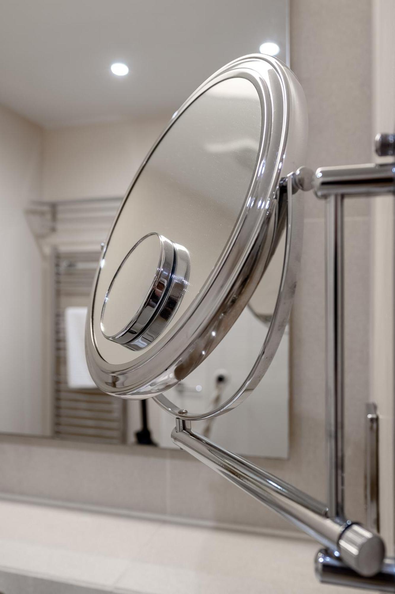 Modern, Stylishly Furnished Apartment, With Wrap Around Balcony In Notting Hill