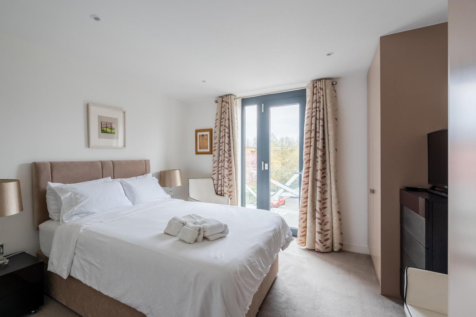 Modern, Stylishly Furnished Apartment, With Wrap Around Balcony In Notting Hill Appartement Londres