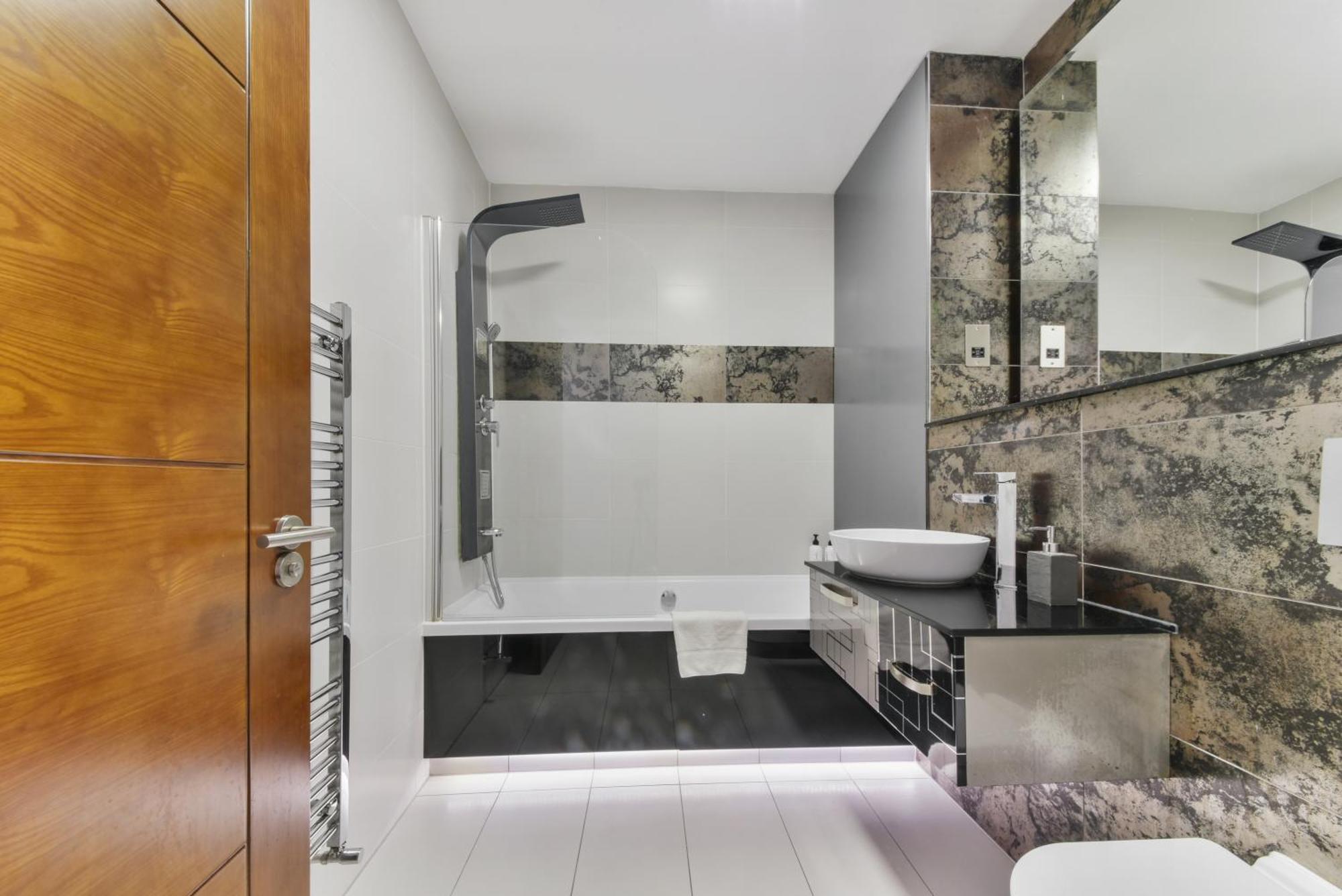 Large 2 Bed 2 Bath Flat With Patio, Canary Wharf Apartamento