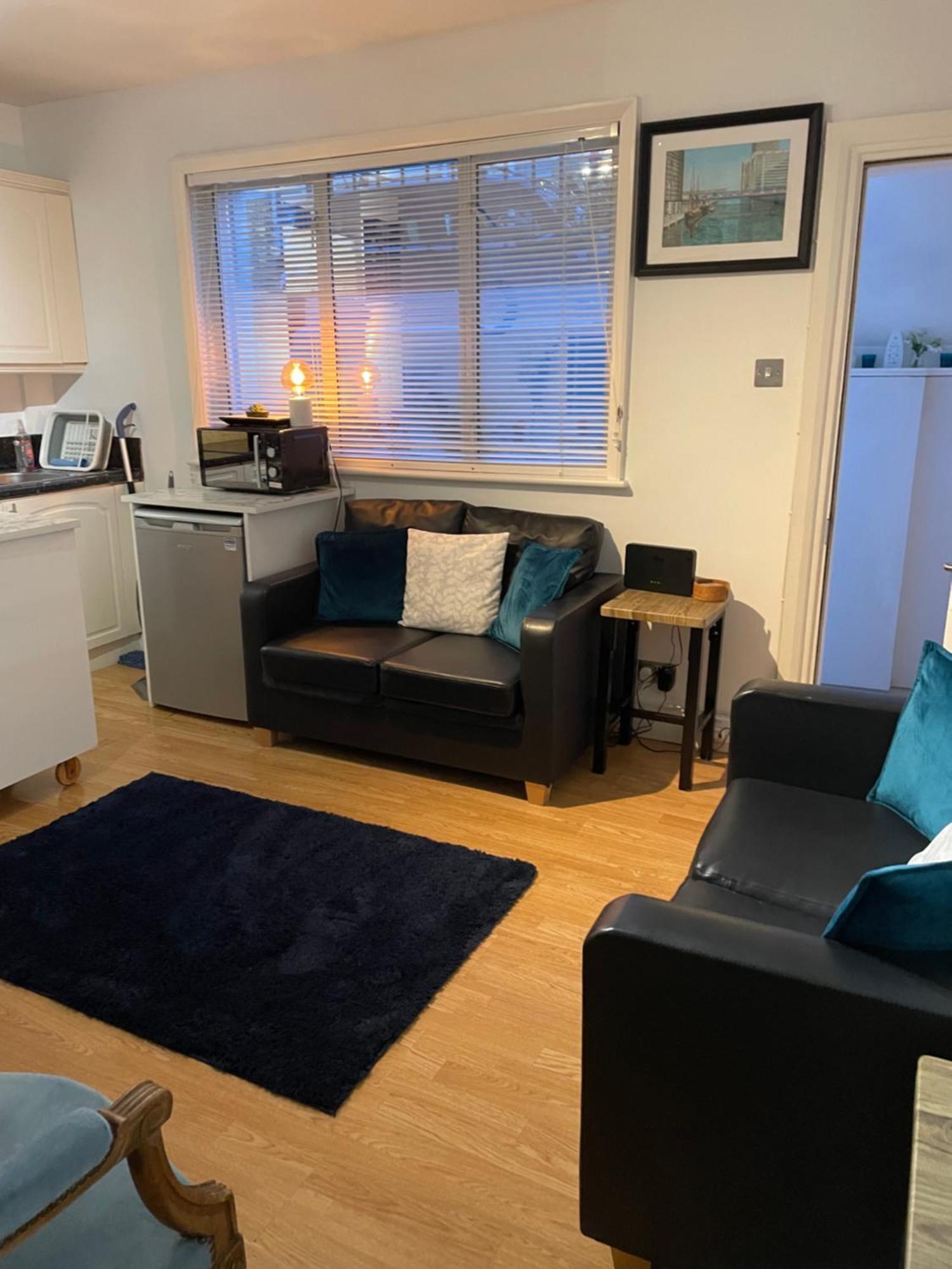 Zone 2, Private, Cosy Near Canary Wharf Apartment