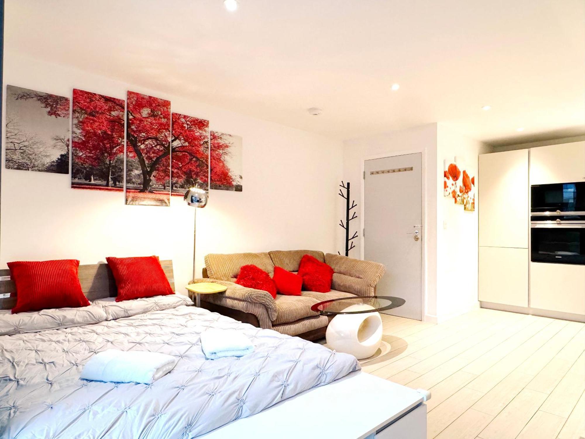 A Brand New Flat With 3 Bedrooms & 3 Baths In Zone 1 Angel For Max 9 Ppl