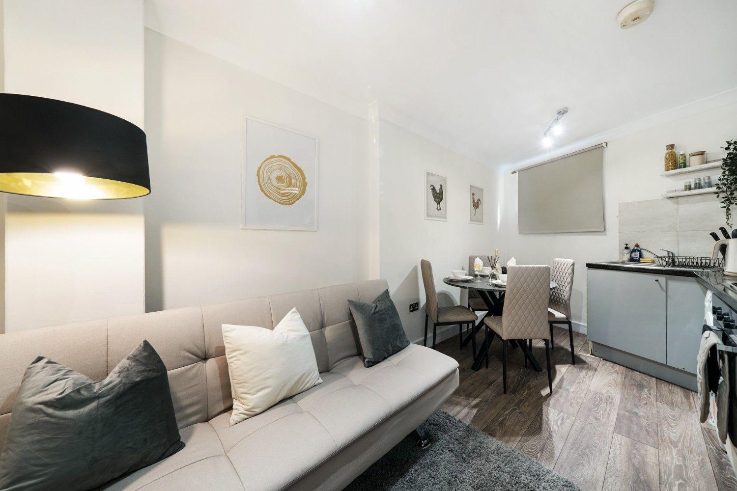 Affordable Studio, 1, 2 And 3 Bed In E14 Appartement