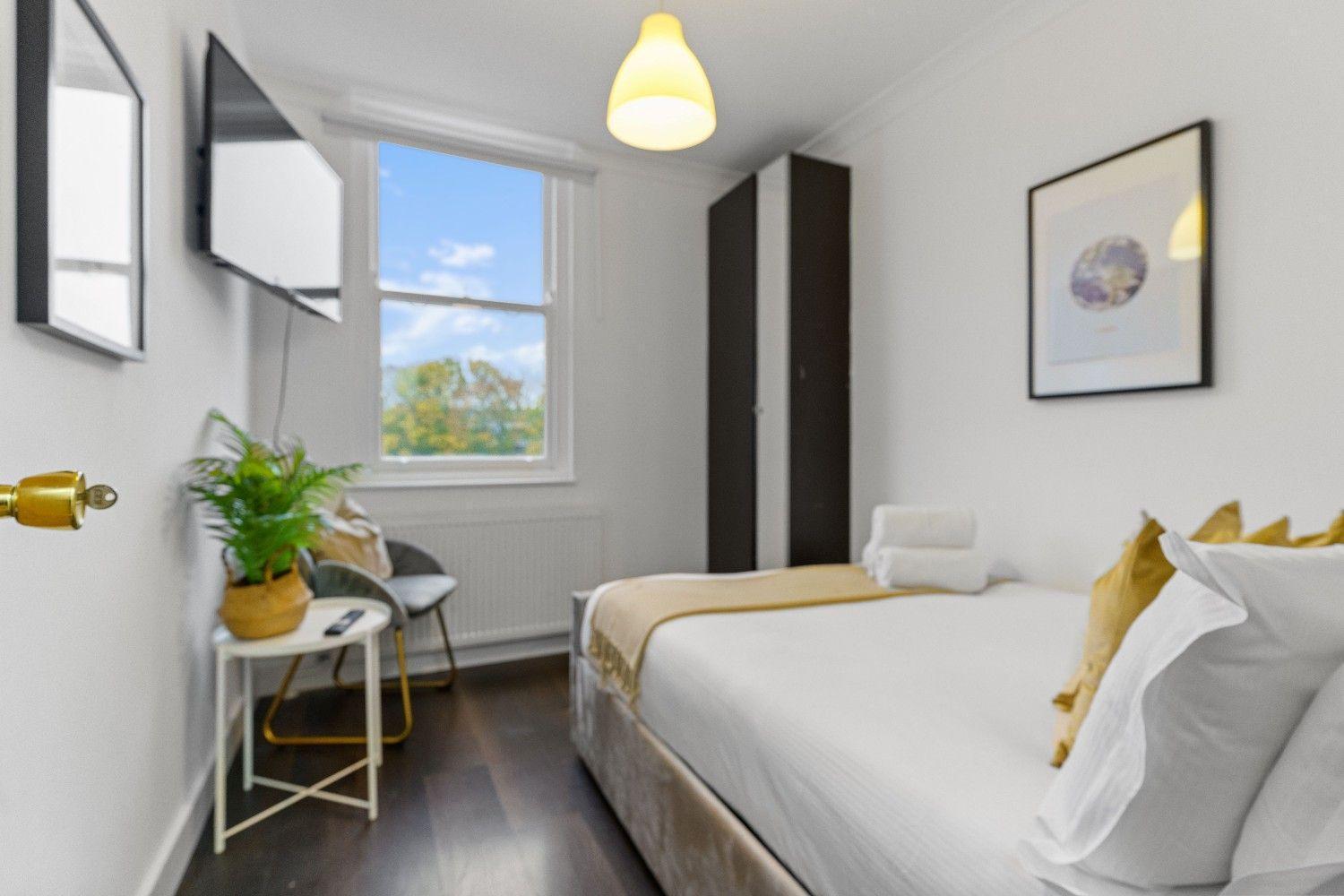 Affordable Studio, 1, 2 And 3 Bed In E14 * Londres