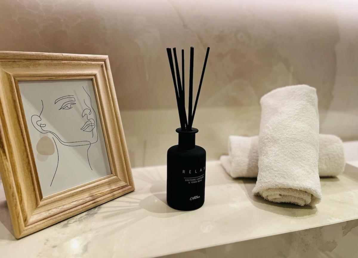 Luxury In White Living - Ideal For Family & Business Londres