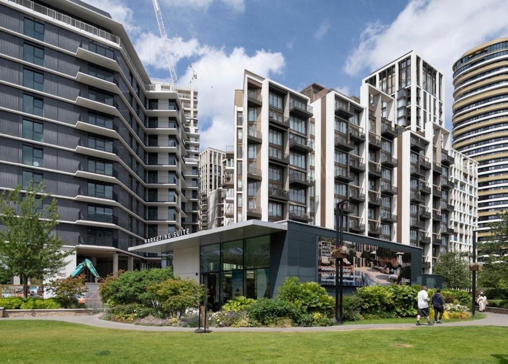 Luxury In White Living - Ideal For Family & Business *