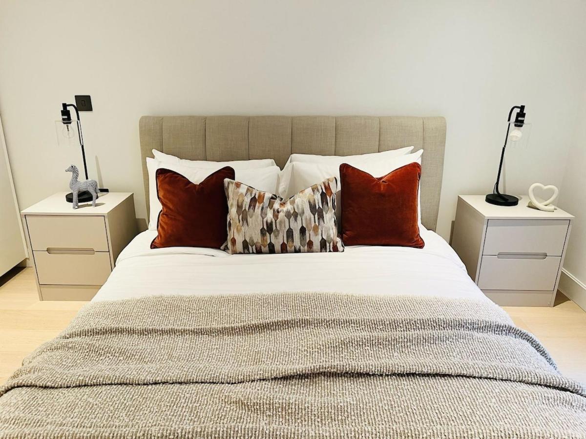 Luxury In White Living - Ideal For Family & Business *
