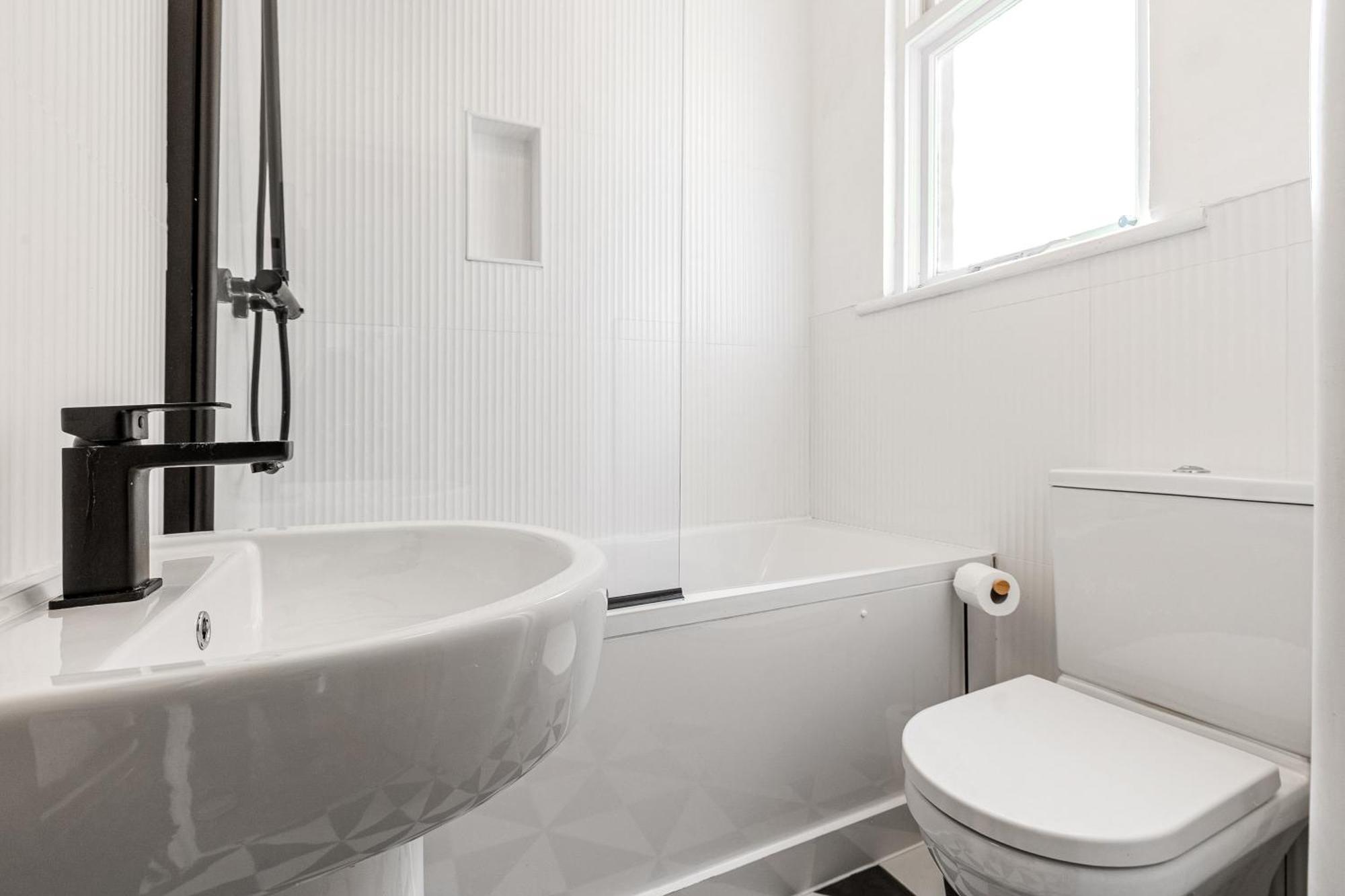2-br Gem In Leafy Sydenham Area With Private Garden *