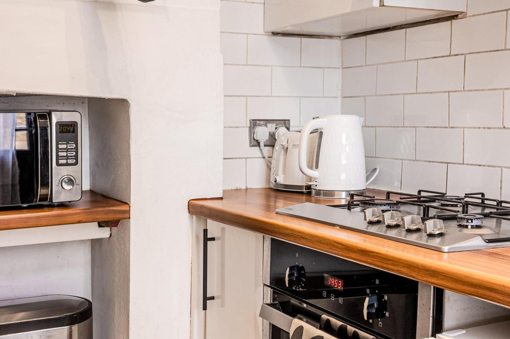2-br Gem In Leafy Sydenham Area With Private Garden *