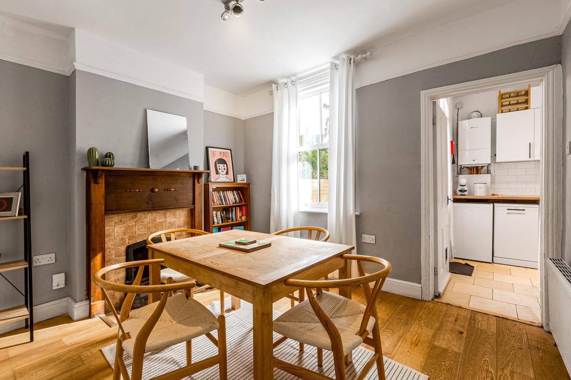 2-br Gem In Leafy Sydenham Area With Private Garden