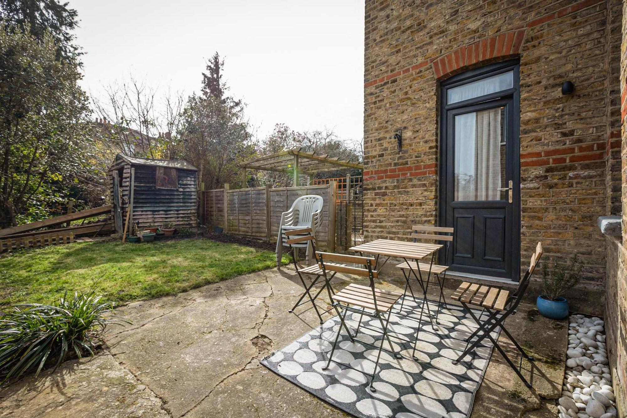 2-br Gem In Leafy Sydenham Area With Private Garden Londres