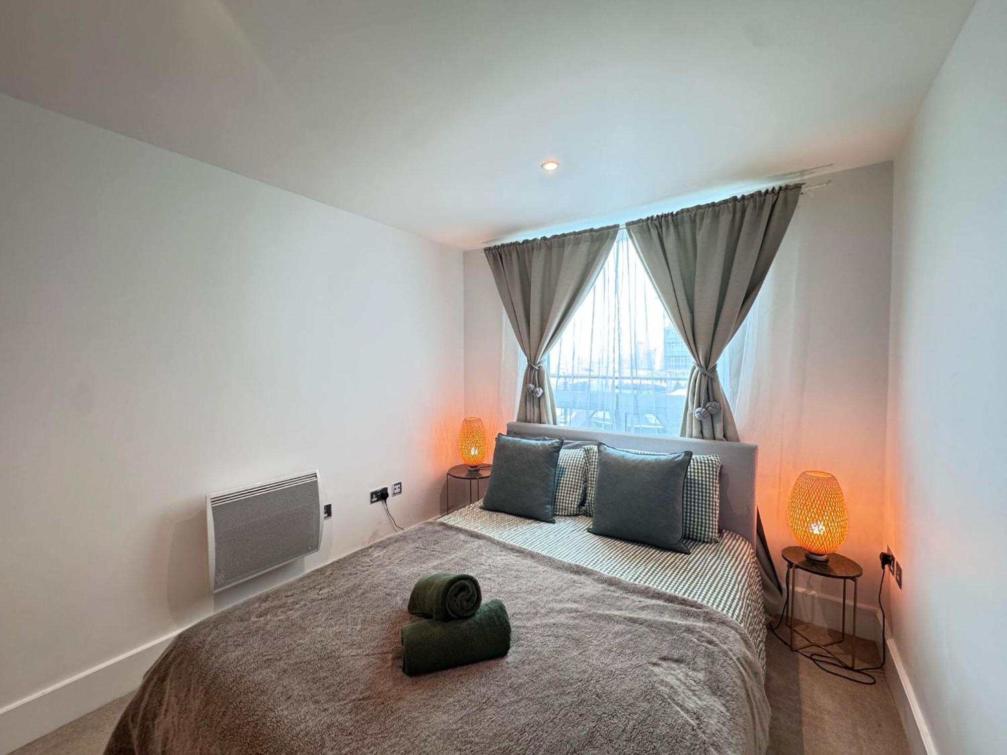 River View Eye Vauxhall 2 Bedroom Appartement *