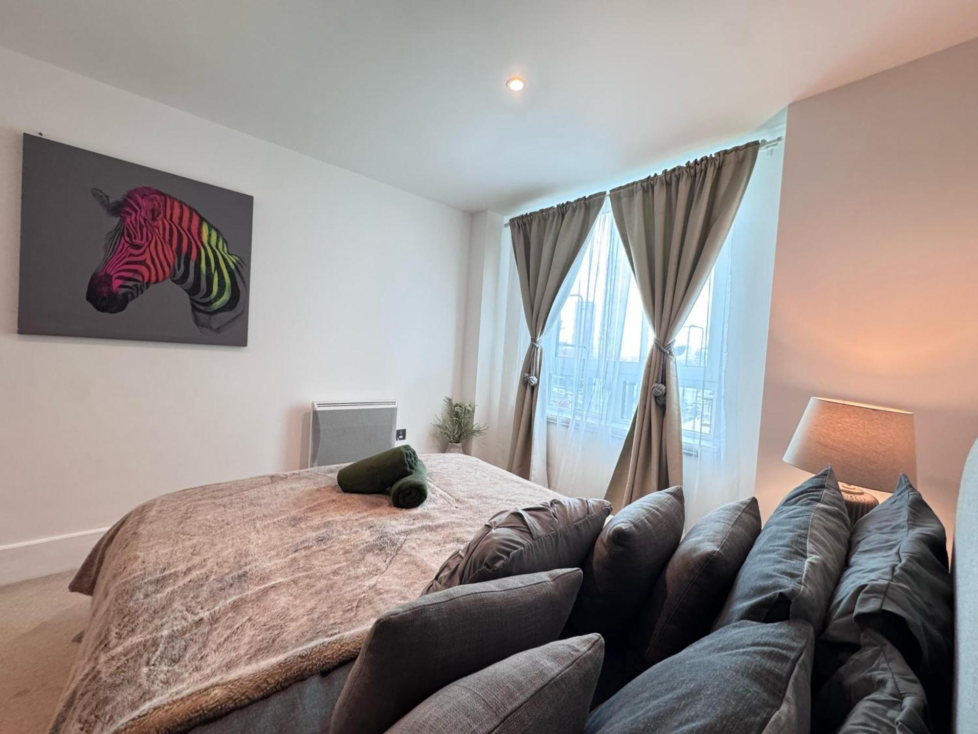 River View Eye Vauxhall 2 Bedroom Appartement *