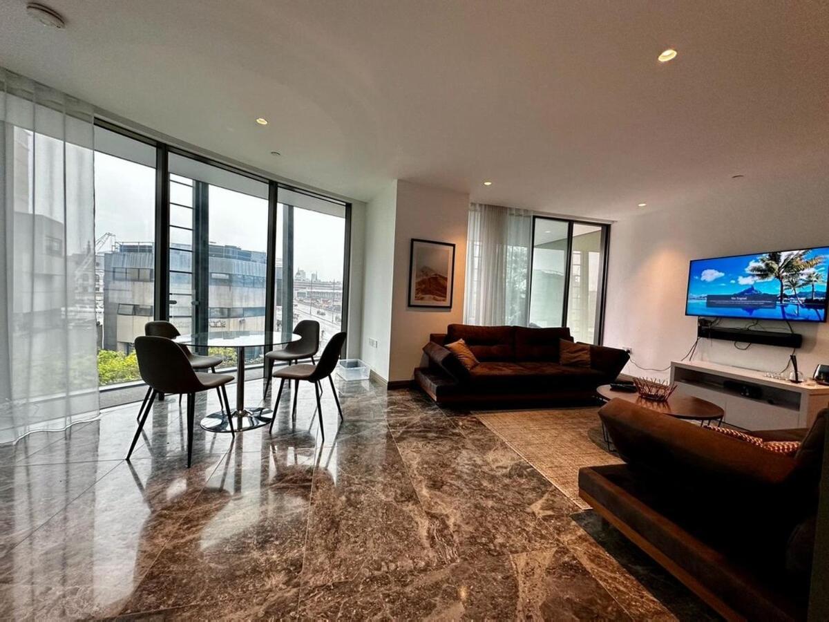 Iconic Luxury 2 Bed 2 Bath Appartement *