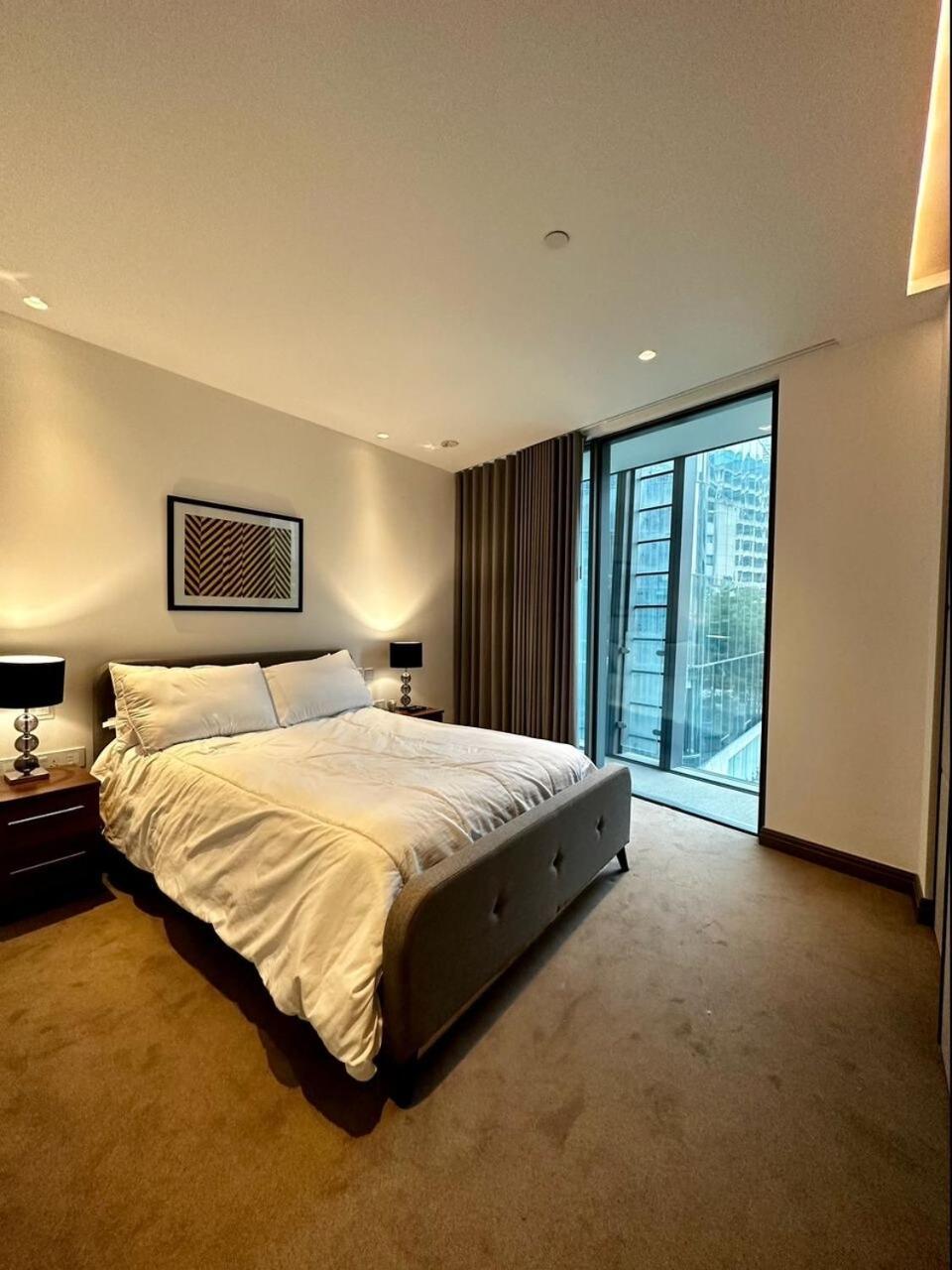 Iconic Luxury 2 Bed 2 Bath *