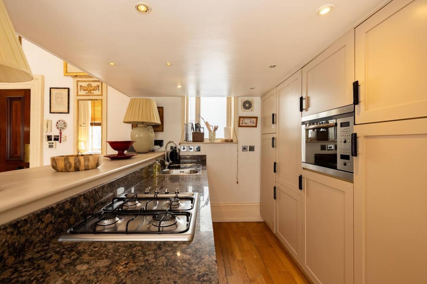 Large With Mezzanine Bed Appartement