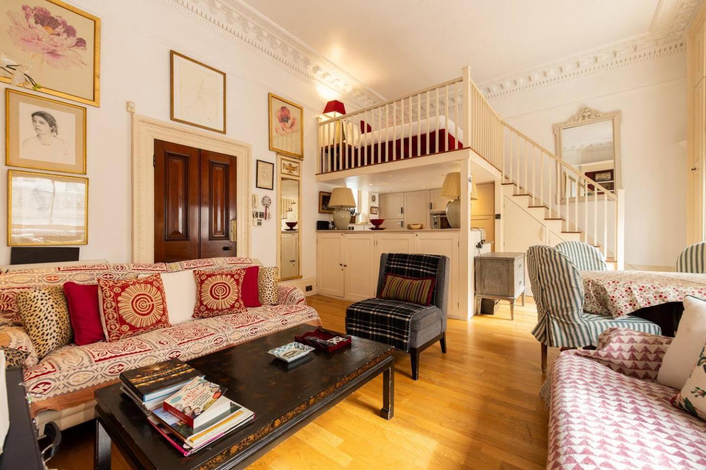 Large With Mezzanine Bed * Londres