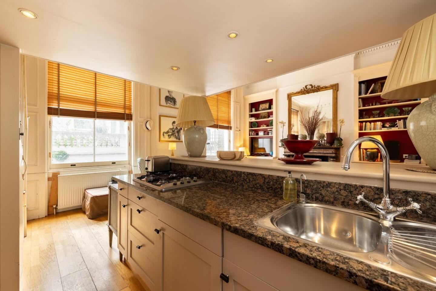 Large With Mezzanine Bed Appartement *