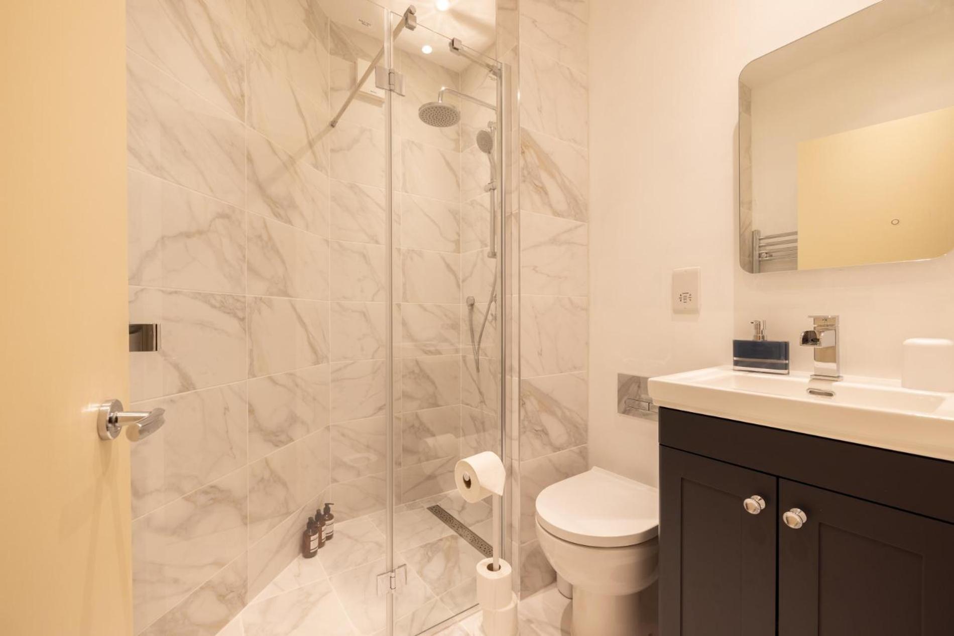 Hues, 2 Bedroom Londres