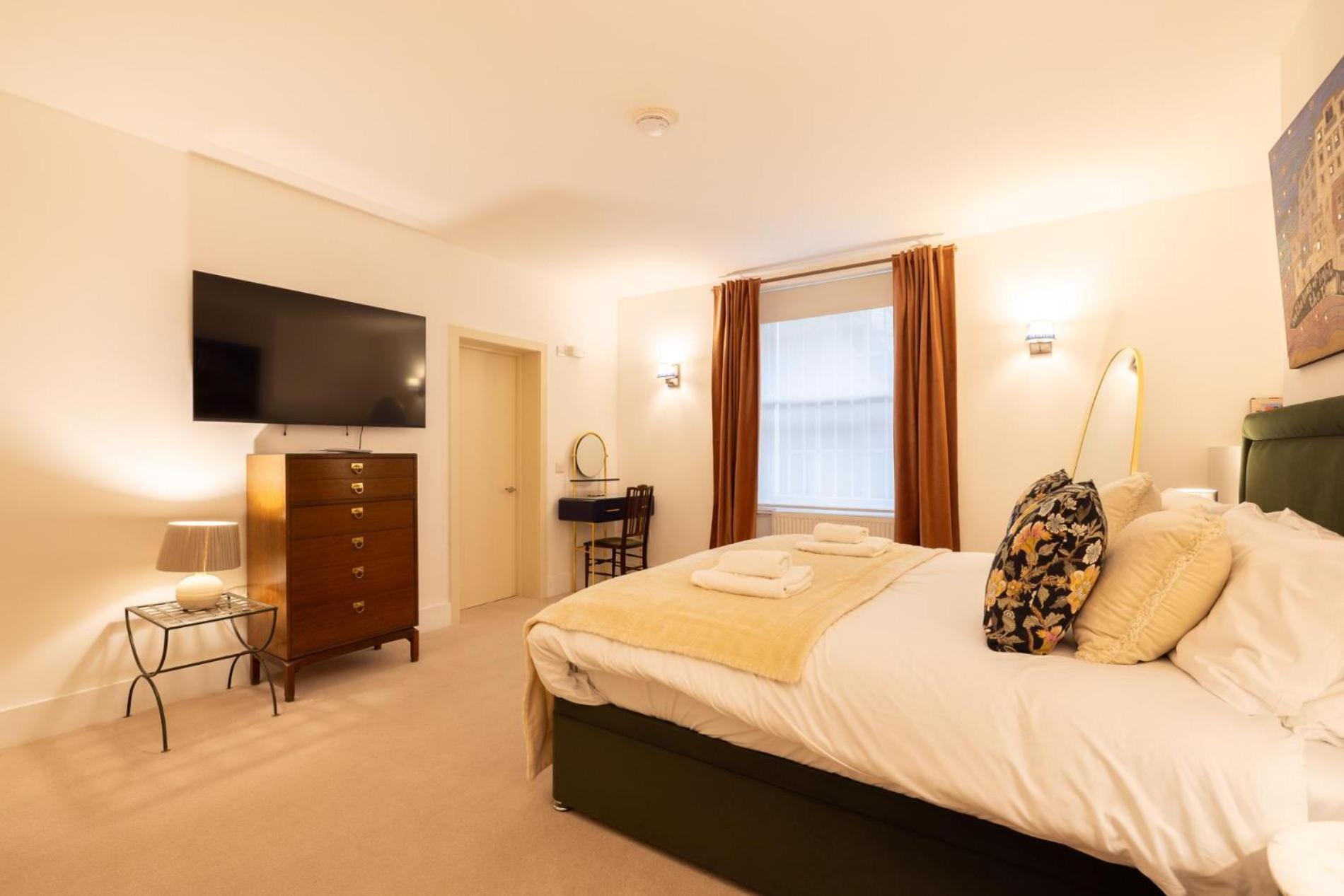 Hues, 2 Bedroom * Londres