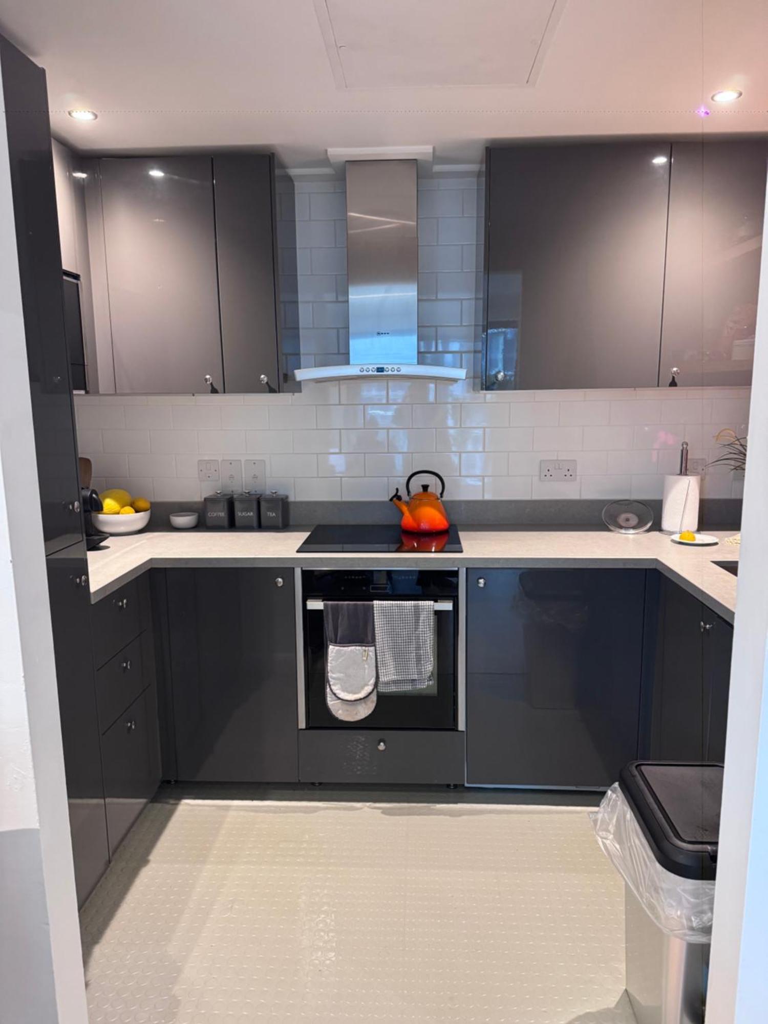 Spare In All-female 2-bedroom Flat-female Only! Londres