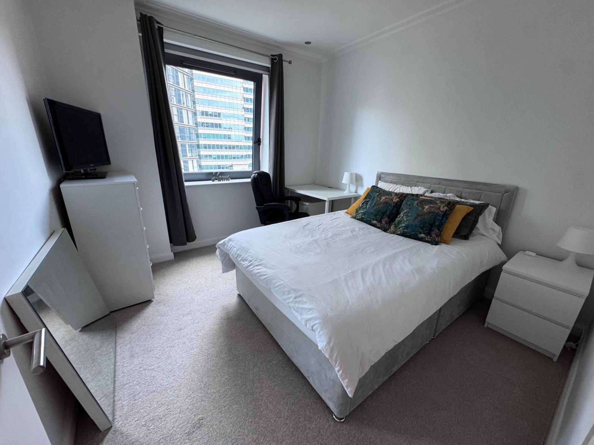Spare In All-female 2-bedroom Flat-female Only! Pensión